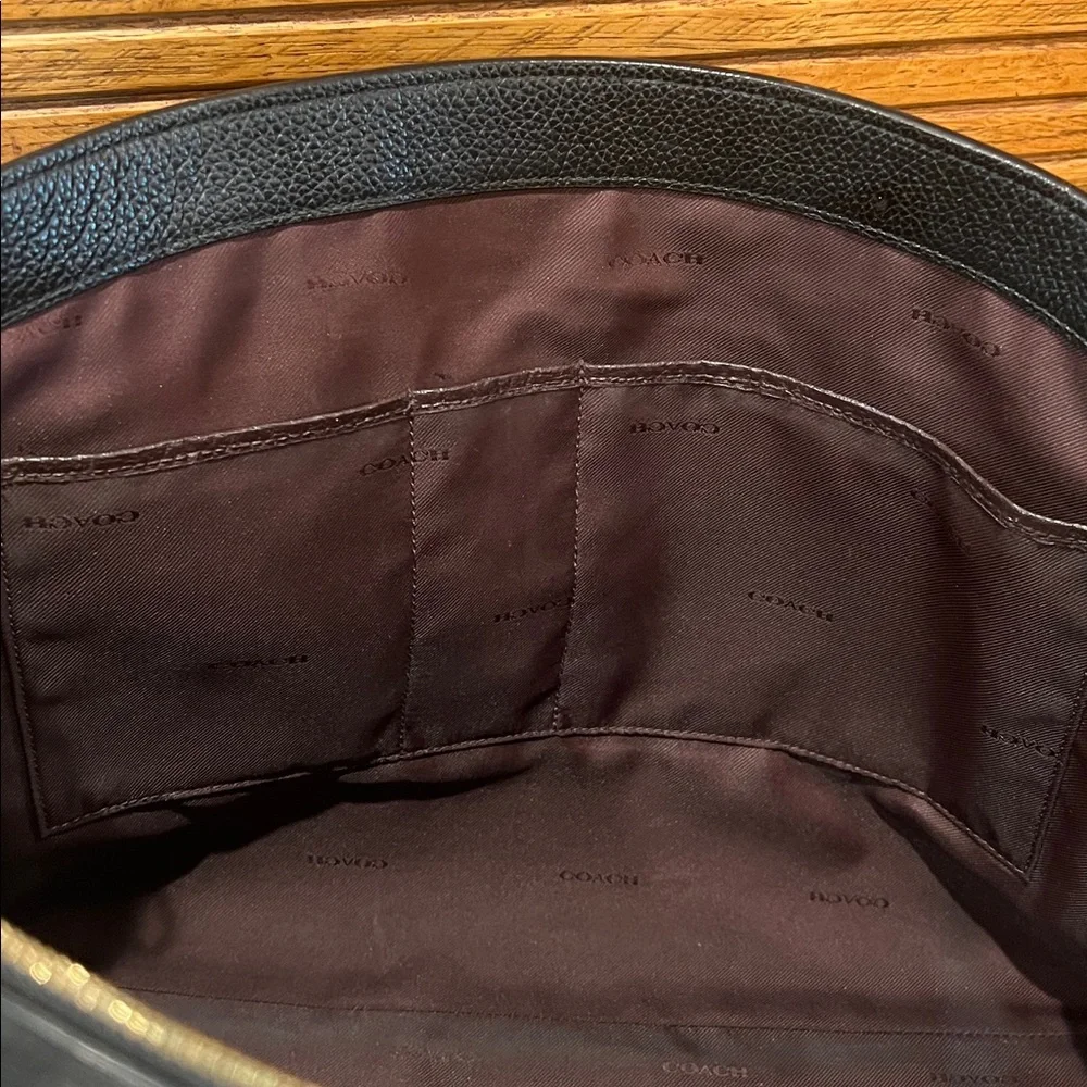 Coach Charlie turnlock tote bag in black pebble grain leather - Picture 15 of 17